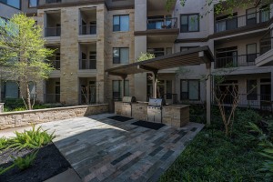 Apartment in Houston's Energy Corridor for rent - Outdoor Grilling Area with Pergola   