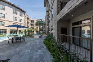 Apartments in Houston's Energy Corridor for rent - Pool Patio Area with Table and Chairs and Lounges